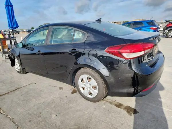 3KPFK4A72JE210261 2018 KIA FORTE - Image 2