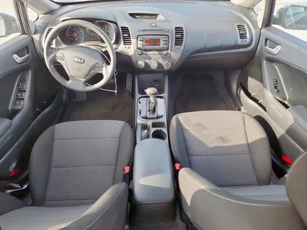 3KPFK4A72JE210261 2018 KIA FORTE - Image 8
