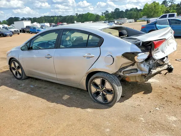 3KPFK4A72JE211524 2018 KIA FORTE - Image 2