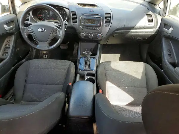 3KPFK4A72JE211524 2018 KIA FORTE - Image 8