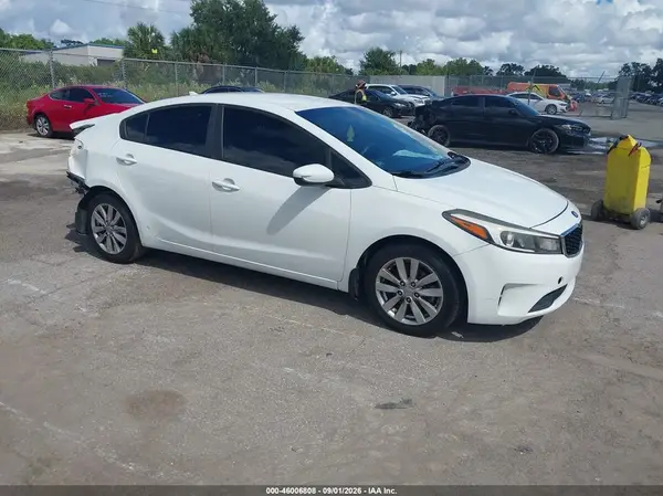 3KPFK4A72JE211958 2018 KIA FORTE - Image 1