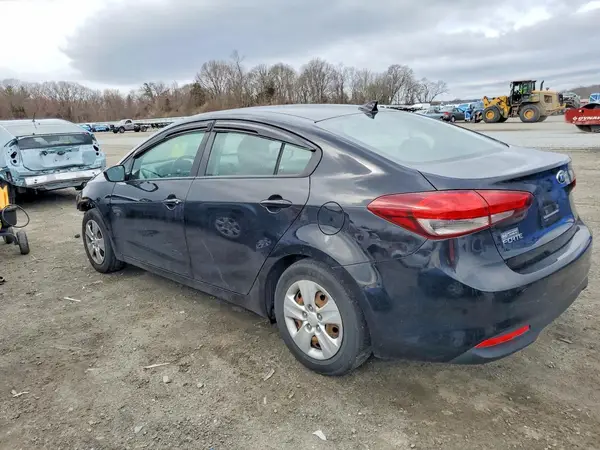 3KPFK4A72JE212611 2018 KIA FORTE - Image 2