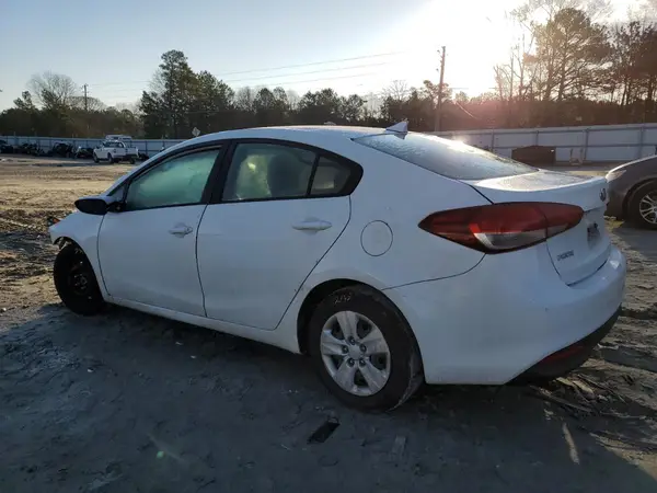 3KPFK4A72JE213998 2018 KIA FORTE - Image 2