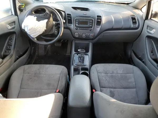 3KPFK4A72JE213998 2018 KIA FORTE - Image 8