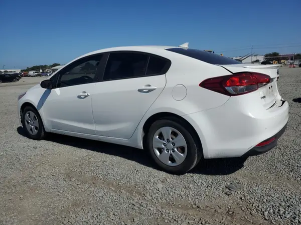 3KPFK4A72JE214424 2018 KIA FORTE - Image 2