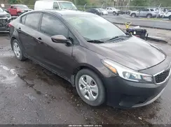 3KPFK4A72JE215587 2018 KIA FORTE