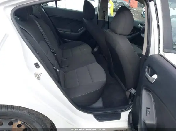 3KPFK4A72JE216898 2018 KIA FORTE - Image 8