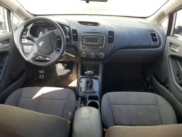 3KPFK4A72JE218411 2018 KIA FORTE - Image 8