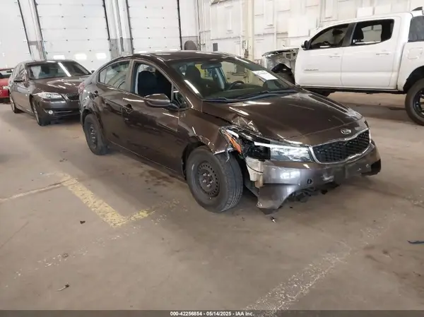 3KPFK4A72JE219185 2018 KIA FORTE - Image 1