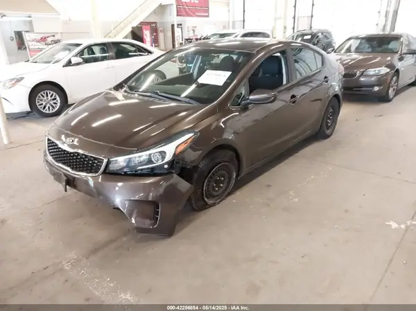 3KPFK4A72JE219185 2018 KIA FORTE - Image 2