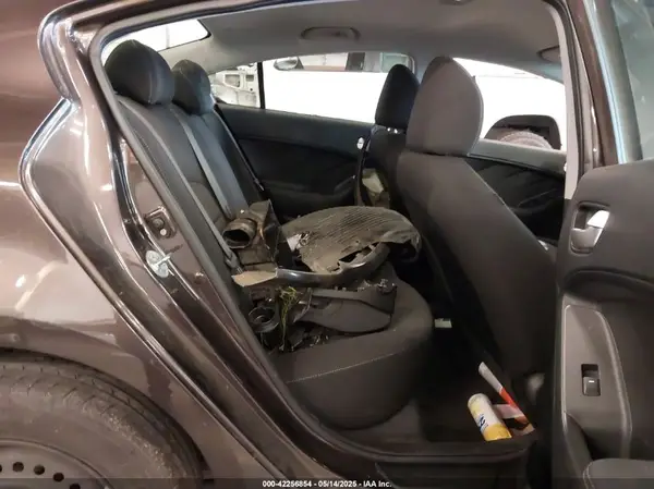 3KPFK4A72JE219185 2018 KIA FORTE - Image 8