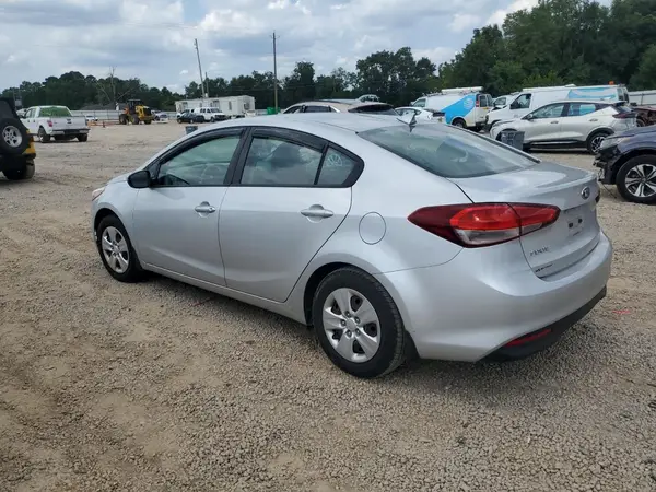 3KPFK4A72JE219719 2018 KIA FORTE - Image 2