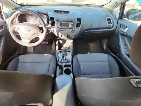 3KPFK4A72JE219848 2018 KIA FORTE - Image 8