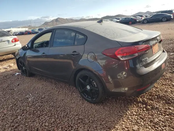 3KPFK4A72JE221731 2018 KIA FORTE - Image 2