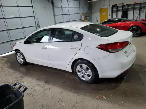 3KPFK4A72JE222118 2018 KIA FORTE - Image 2