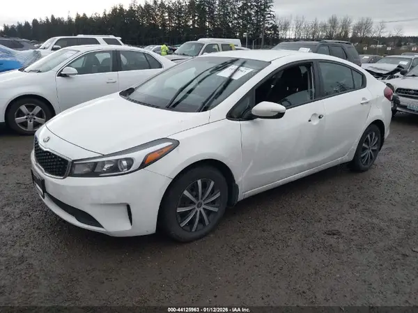 3KPFK4A72JE222362 2018 KIA FORTE - Image 2