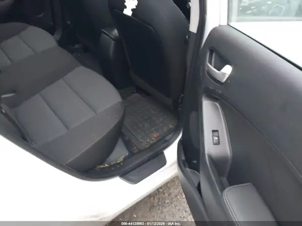 3KPFK4A72JE222362 2018 KIA FORTE - Image 8