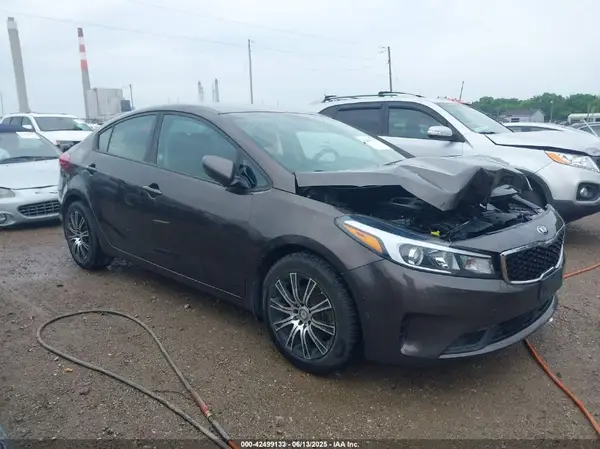3KPFK4A72JE224273 2018 KIA FORTE - Image 1