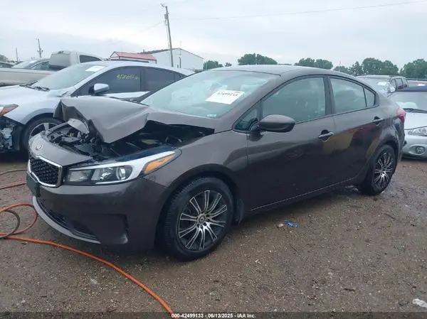3KPFK4A72JE224273 2018 KIA FORTE - Image 2