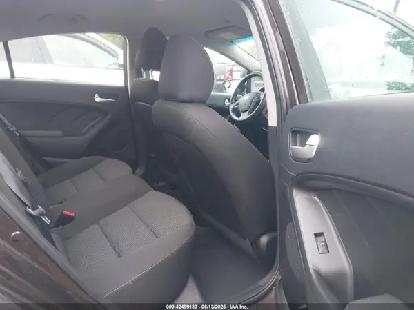 3KPFK4A72JE224273 2018 KIA FORTE - Image 8