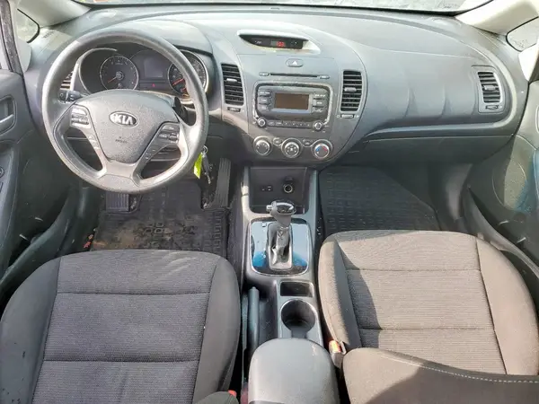 3KPFK4A72JE226329 2018 KIA FORTE - Image 8