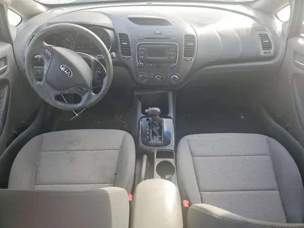 3KPFK4A72JE228257 2018 KIA FORTE - Image 8