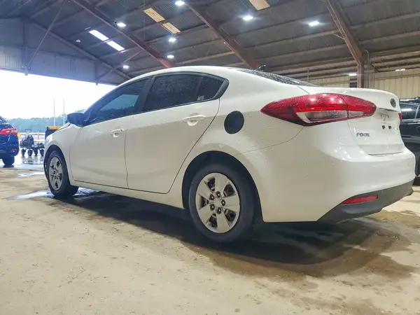 3KPFK4A72JE228467 2018 KIA FORTE - Image 2