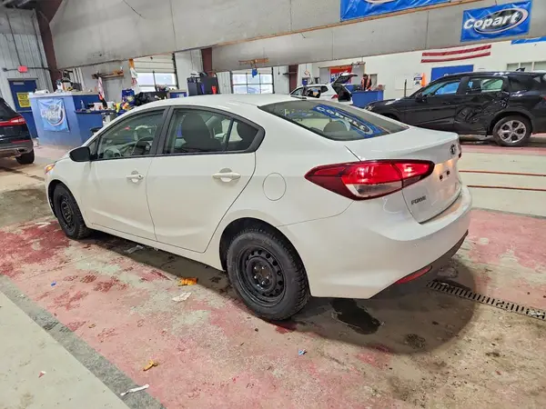 3KPFK4A72JE229196 2018 KIA FORTE - Image 2