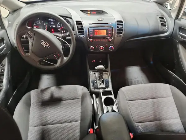 3KPFK4A72JE229196 2018 KIA FORTE - Image 8