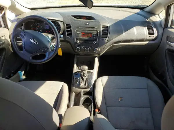 3KPFK4A72JE230624 2018 KIA FORTE - Image 8