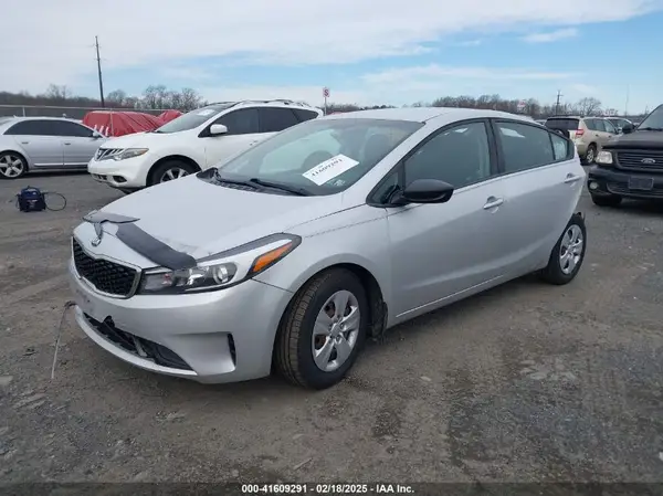 3KPFK4A72JE232051 2018 KIA FORTE - Image 2