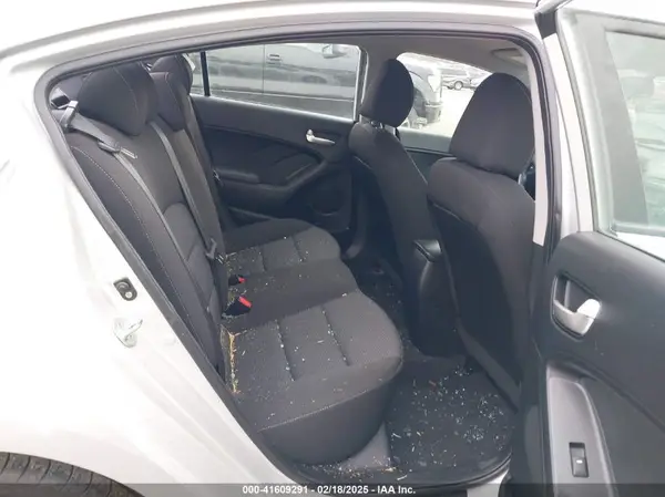 3KPFK4A72JE232051 2018 KIA FORTE - Image 8