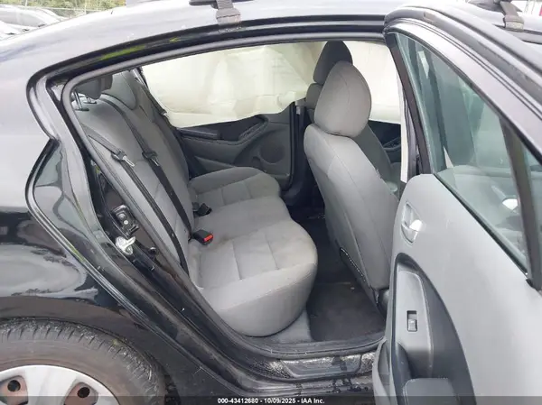 3KPFK4A72JE232132 2018 KIA FORTE - Image 8