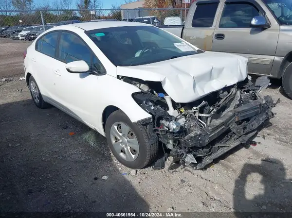 3KPFK4A72JE232681 2018 KIA FORTE - Image 1