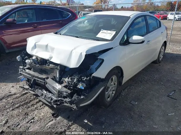 3KPFK4A72JE232681 2018 KIA FORTE - Image 2
