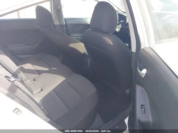 3KPFK4A72JE232681 2018 KIA FORTE - Image 8