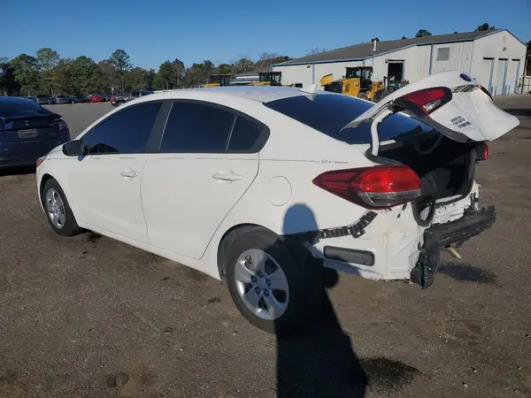 3KPFK4A72JE233667 2018 KIA FORTE - Image 2