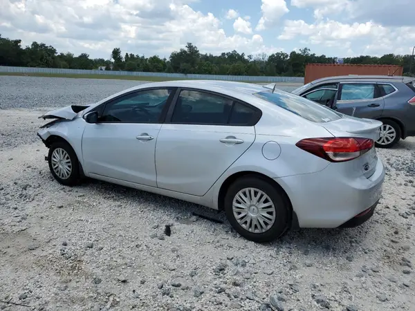 3KPFK4A72JE234429 2018 KIA FORTE - Image 2
