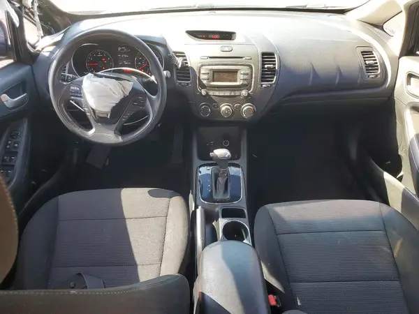 3KPFK4A72JE234463 2018 KIA FORTE - Image 8