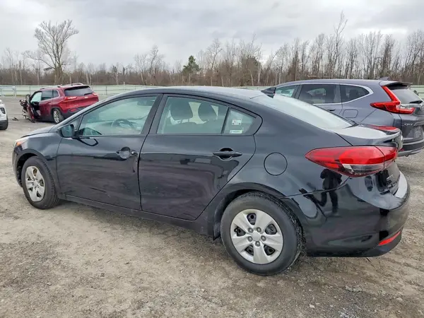 3KPFK4A72JE235015 2018 KIA FORTE - Image 2