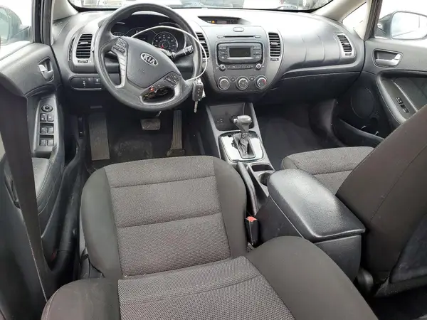 3KPFK4A72JE235015 2018 KIA FORTE - Image 8