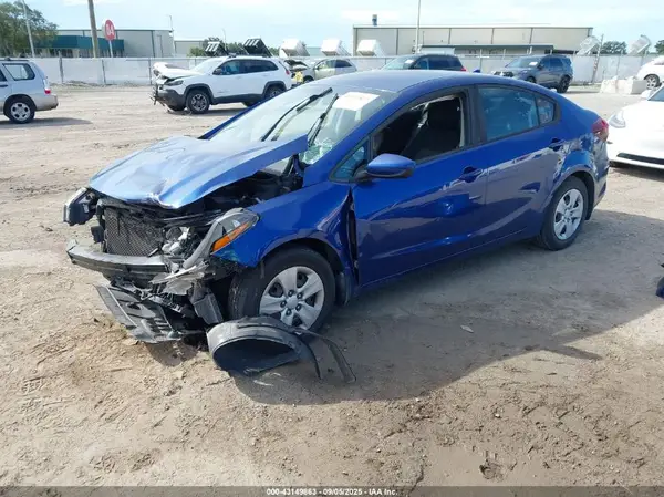 3KPFK4A72JE236052 2018 KIA FORTE - Image 2