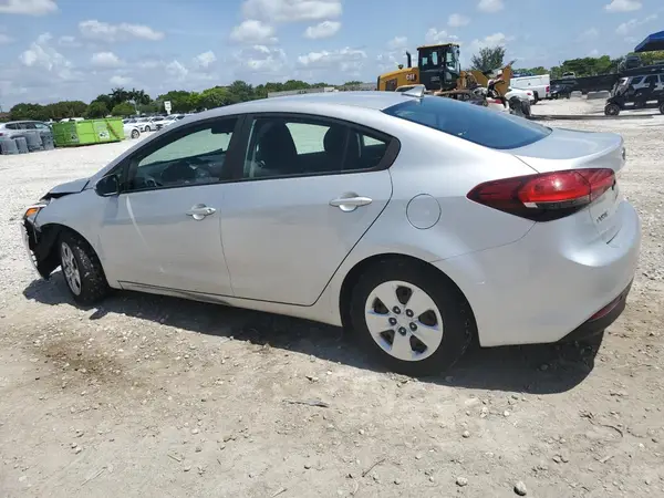 3KPFK4A72JE236245 2018 KIA FORTE - Image 2