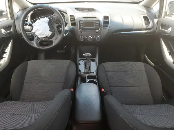 3KPFK4A72JE236245 2018 KIA FORTE - Image 8