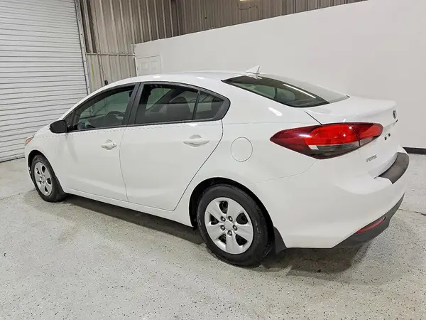 3KPFK4A72JE236276 2018 KIA FORTE - Image 2