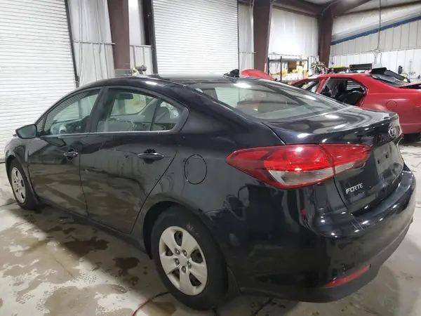 3KPFK4A72JE237282 2018 KIA FORTE - Image 2