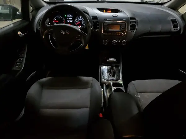 3KPFK4A72JE237282 2018 KIA FORTE - Image 8