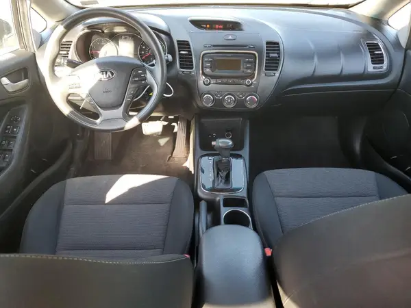 3KPFK4A72JE237606 2018 KIA FORTE - Image 8