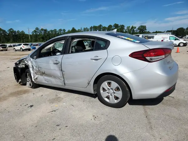 3KPFK4A72JE242000 2018 KIA FORTE - Image 2