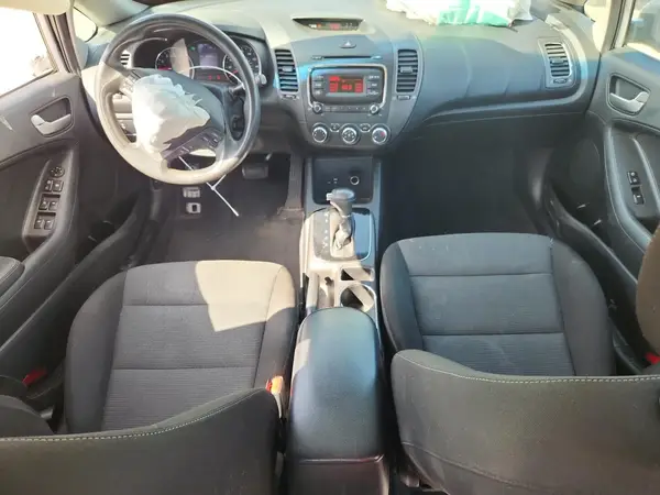 3KPFK4A72JE242000 2018 KIA FORTE - Image 8